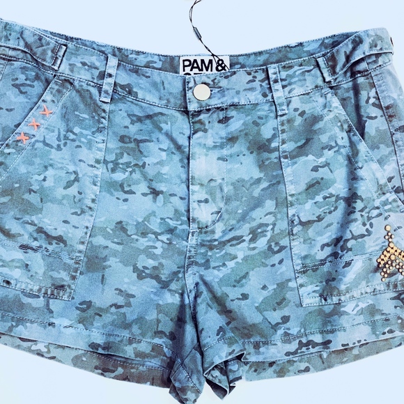 Pam & Gela Camo Short - Picture 2 of 3
